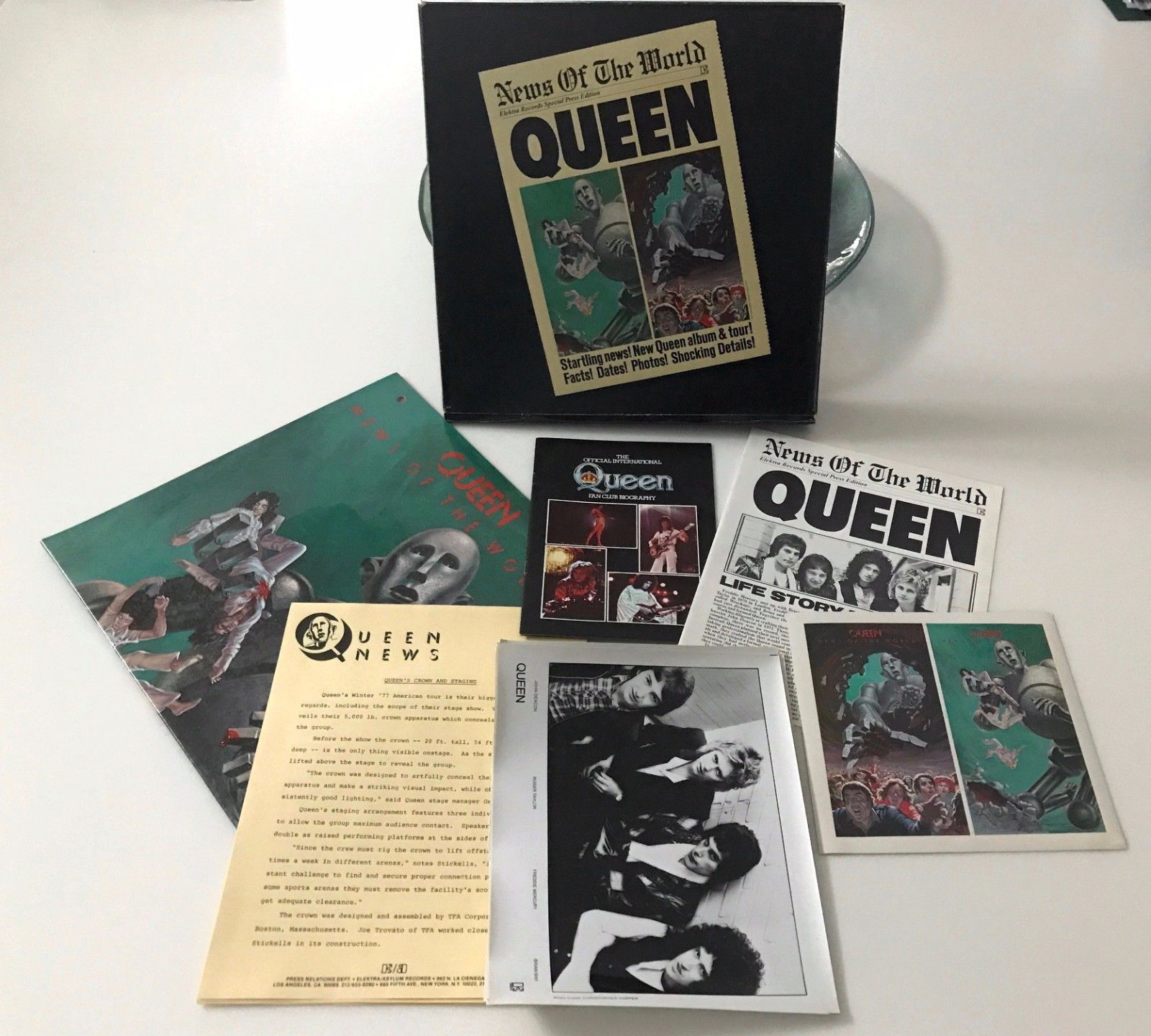 popsike.com - Queen News Of The World Press Kit w/LP, Pics, Stickers, Bios  1977 - - auction details